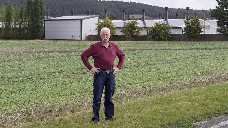 Dieser Landwirt in Thüringen profitiert vom Sonnenstrom von den eigenen Dächern - ohne eigene Investition.. - © Greenrock Energy
