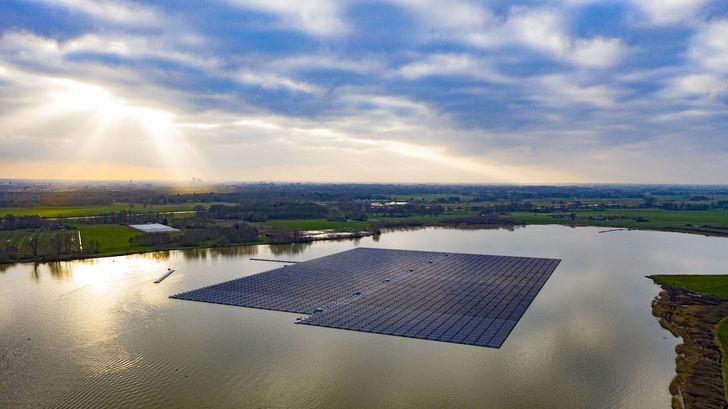 Nach Fertigstellung wird die Anlage Bomhofsplas in den Niederlanden 27,4 Megawatt leisten. - © Baywa r.e.
