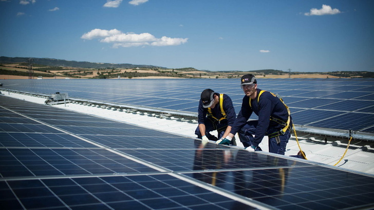 Die Solarteure in Europa haben in den kommenden Jahren viel zu tun. - © REC
