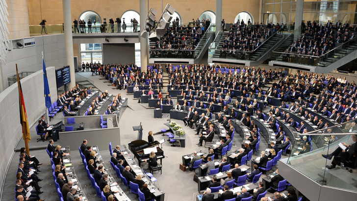 Der Bundestag muss sich zeitnah mit dem EEG befassen. - © Bundestag/Achim Melde
