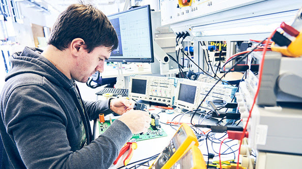 SMA investiert jährlich über 60 Millionen Euro in Forschung- und Entwicklung. - © SMA
 SMA investiert jährlich über 60 Millionen Euro in Forschung- und Entwicklung.