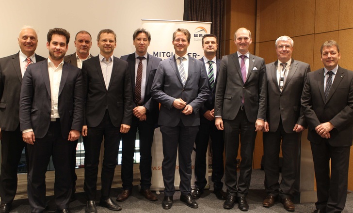 Der neue Vorstand des BSW-Solar: Helmut Jäger Moritz Ritter Herman Rens Günter Haug Milan Nitzschke Joachim Goldbeck Alexander Naujoks Jörg Ebel Peter Thiele Michael Entrup (v.l.n.r.). - © BSW-Solar
