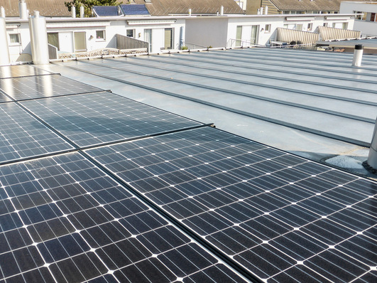 Dachanlage des Solarkunden: Wegen Teilverschattung wurden alle Module mit Optimierern von Tigo ausgestattet.