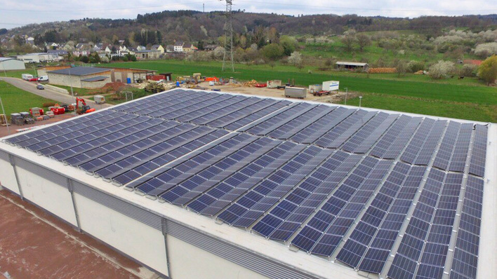 Das Solardach des neuen Netto-Marktes in Bausendorf.