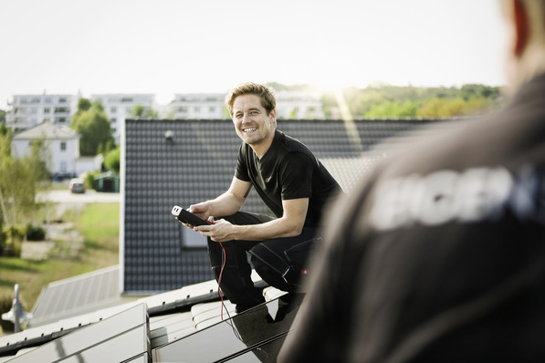 Eigensonne vermarktet Solaranlagen und lässt sie von regionalen Partnern installieren.