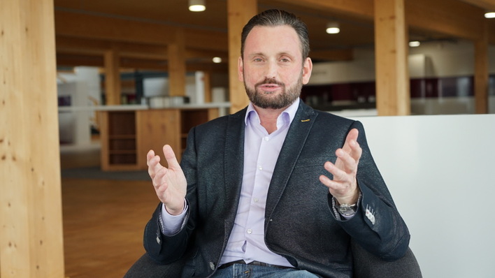 Björn Broda leitet den Bereich Corporate Strategy, Communications & Public Affairs von Juwi.