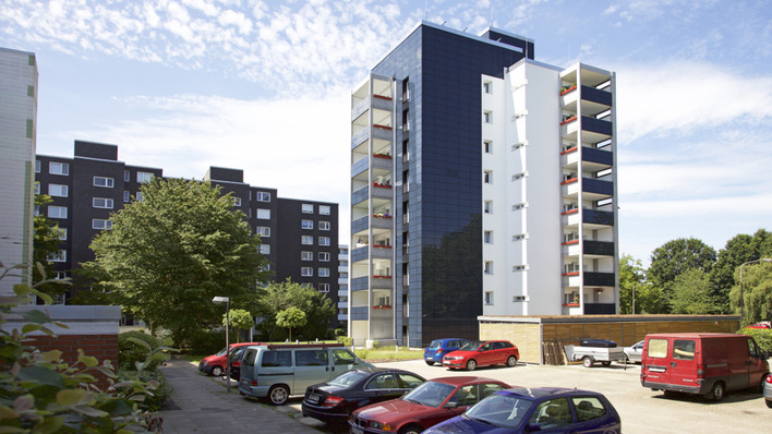 Wie die Sanierung von Mehrfamilienhäusern mit einer Solarfassade gelingt, hat Lithodecor gezeigt. Der Anbieter aus Thüringen hat im Auftrag der Gewoba in Bremen ein Hochhaus neu gestaltet.