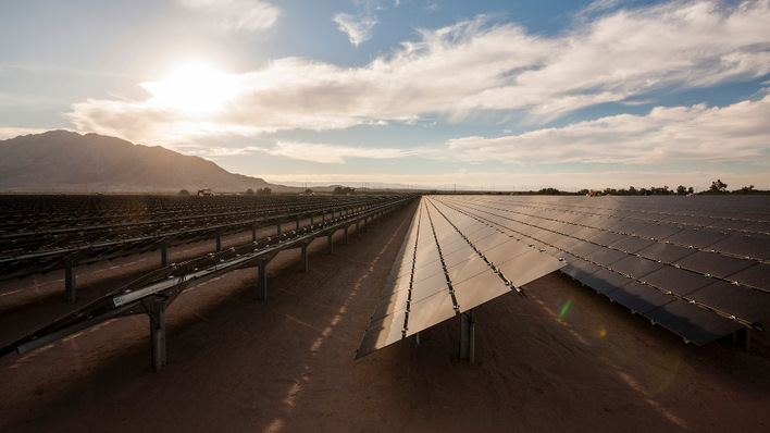 Große Solarparks treiben den globalen Zubau.