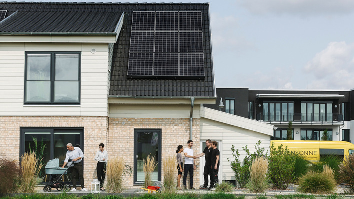 Immer mehr Privatleute entdecken Photovoltaik als preiswerte und krisenfeste Stromquelle.