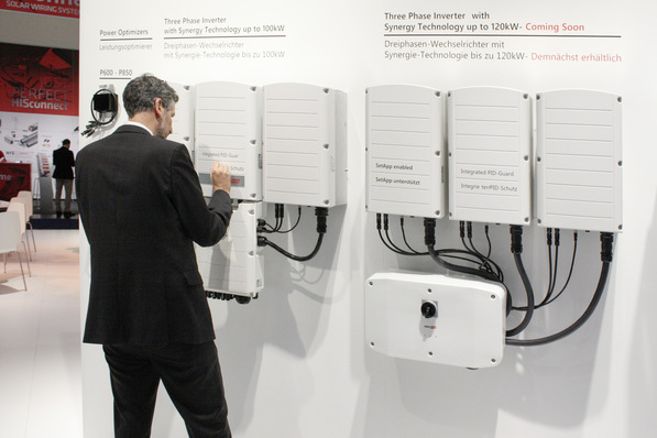 Die neuen Gewerbeumrichter von Solaredge sind zweigeteilt: DC-Anschlüsse und Leistungsmodule lassen sich auf die Anwendung anpassen.