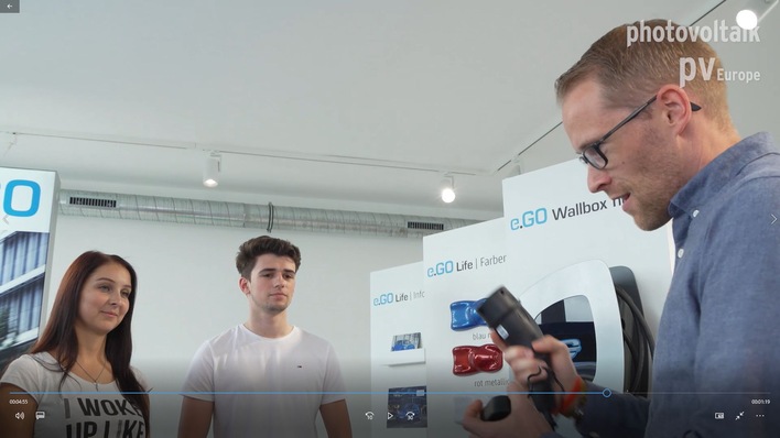 Künftig verkaufen die Installateure ihren Kunden neben der Photovoltaik auch E-Ladetechnik und E-Autos.