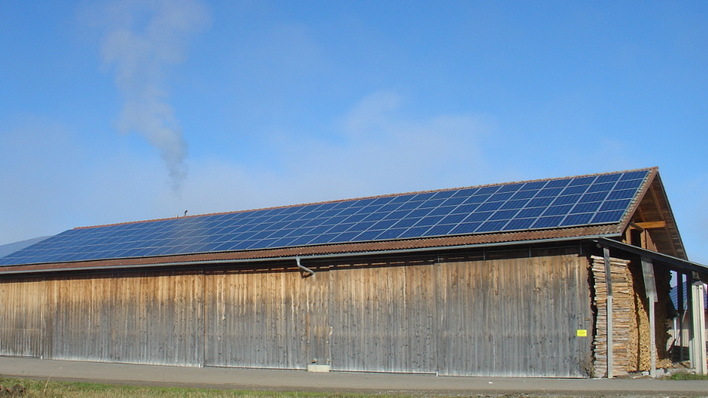 Auch viele Landwirte stehen demnächst vor der Frage, was sie mit ihrem Solargenerator machen sollen, wenn die Einspeisevergütung ausläuft.