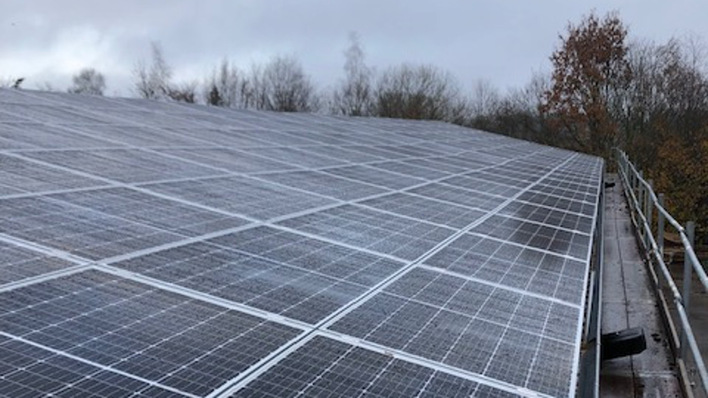 Dieses Solardach mit 220 Kilowatt Leistung wird zum Verkauf angeboten.