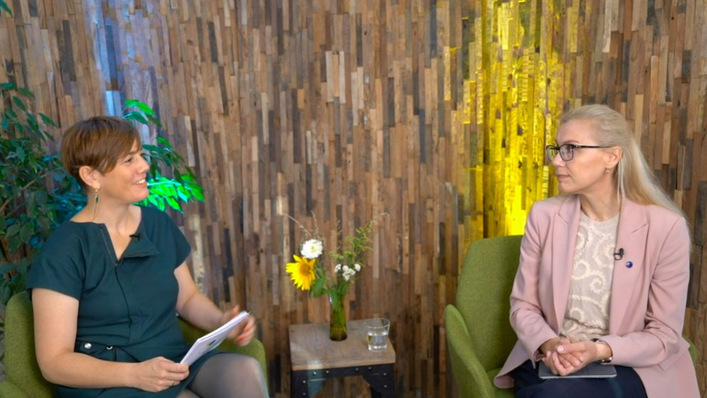 Die Geschäftsführerin von Solar Power Europe Walburga Hemetsberger wird in einem Gespräch mit der EU-Energiekommissarin Kadri Simson die europäische Perspektive der Energiewende besprechen.