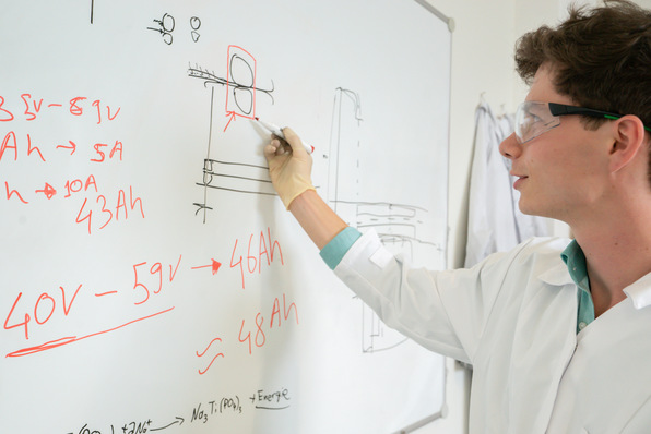 F&E für eine ausgereifte Zelltechnologie: Bluesky konnte sich drei Patente für die Salzwasserzellen sichern.