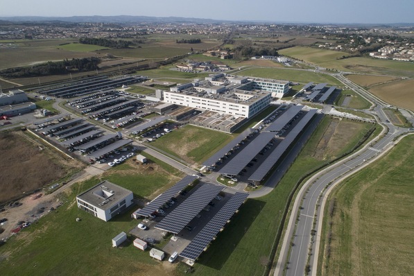 Die Überdachung eines Spitalparkplatzes in Carcassonne mit rund 14.000 Solarpanels liefert vier Megawatt.