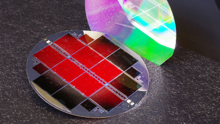 Die neue Tandemzelle aus Freiburg schafft es auf einen Wirkungsgrad von fast 36 Prozent.