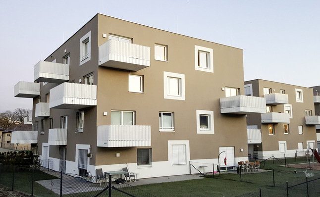 Mehrfamilienhaus mit solarelektrischer Wärmeversorgung.