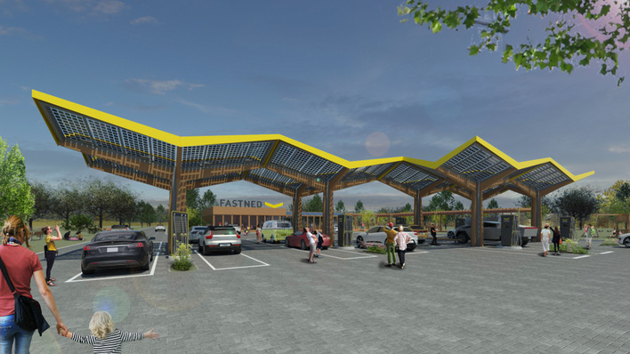 So sieht sie aus, die Schnellladestation der Zukunft. Während der Strom in die Akkus der Autos gepumpt wird, können die Fahrer Rast machen. Weithin sichtbar ist sie durch das gelbe Solardach.