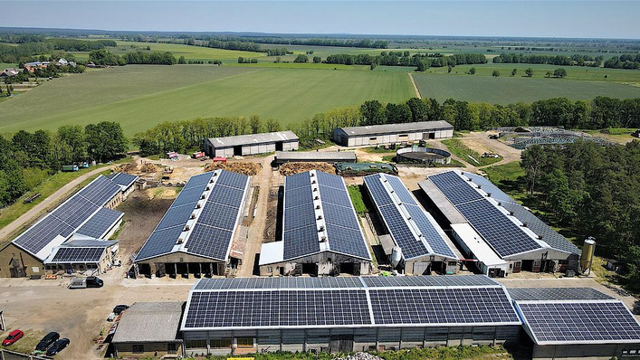 Die Agrar Planetal Lütte hat sich mit der Verpachtung der riesigen Dachflächen eine zusätzliche Einnahmequelle erschlossen.