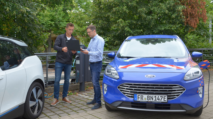 Ein intelligentes Lademanagement hilft nicht nur, die Belastung des Netzes beim Laden von Elektroautos zu begrenzen, sondern auch Netzausbau einzusparen.