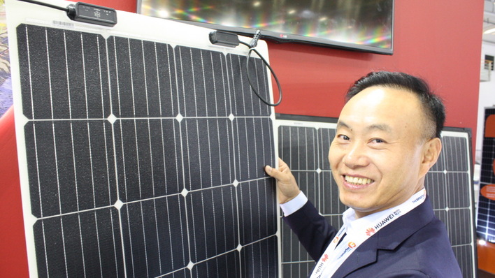 Die Solarmodule von Sunman sind ultraleicht, weil sie keine Deckgläser haben.