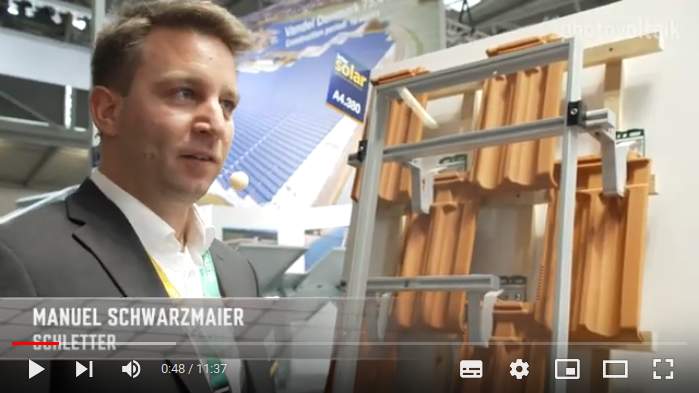 Manuel Schwarzmaier von Schletter erläutert die Innovationen 2021.