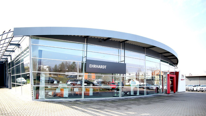 Die Elektromobilität kommt mit großen Schritten auch auf die Autohäuser von Erhardt in Thüringen zu.