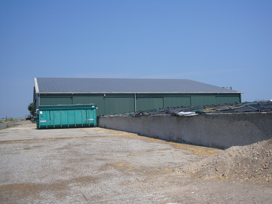 Insgesamt 400 Kilowatt Solarleistung stellen diese Anlagen auf dem Hof in Brüggen bereit.