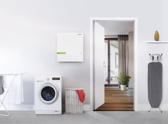 Der kompakte Energiespeicher Pulse Neo mit flexibel erweiterbarem Betriebssystem.