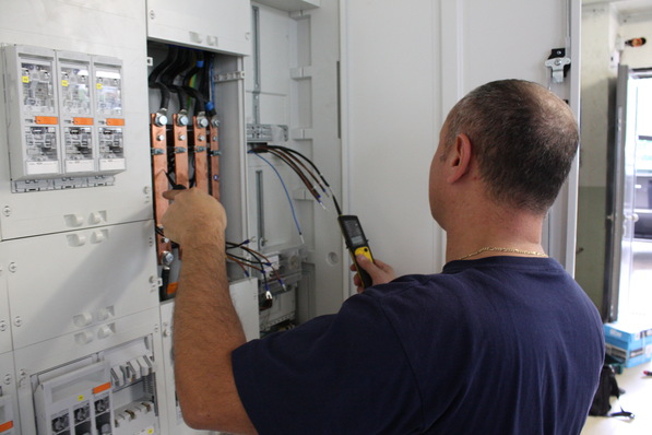 Der Netzanschluss wird zunehmend zu einem weiteren Nadelöhr für den Ausbau. Die Netzbetreiber sind auf den Solarboom nicht vorbereitet.