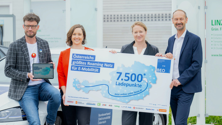 Die Projektpartner starten das österreichische Roamingnetz von Ladesäulen: Ulrich Heitmann, CEO von Cirrantic, Jasmine Ramsebner, Generalsekretärin des BEÖ, Ute Teufelberger, Geschäftsführerin von E-VO e-Mobility und Andreas Reinhardt, Vorsitzender des BEÖ (v.l.n.r.).