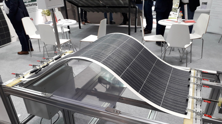 Die neuen Leichtbaumodule von Sunman kommen ohne Glas aufs Dach oder an die Fassade. Das öffnet ganz neue Möglichkeiten der solaren Nutzung.