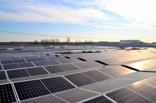 Das Kühlhaus nutzt und speichert Solarstrom fürs Frischhalten von Obst- und Gemüse.