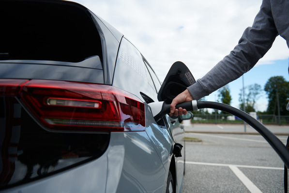 Eon und die ADAC Service bieten gemeinsam Ladestationen für Unternehmen an.