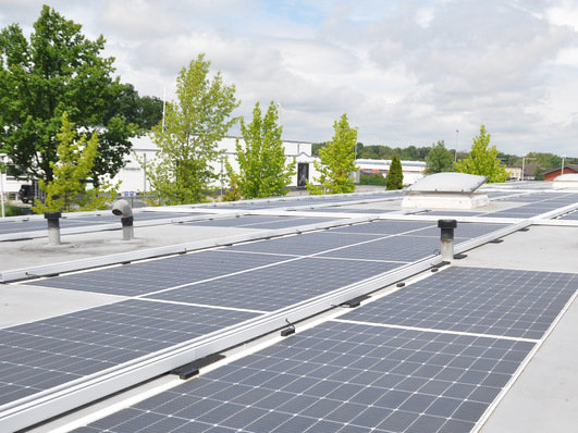 Die Anlage auf dem Foliendach verfügt über 99 Kilowatt . Wenn es nach dem FFS geht, wird sie bald erweitert.