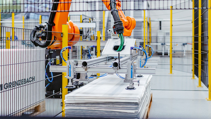 Envelon konzentriert sich auf die Produktion von farbigen Modulen für Solarfassaden.