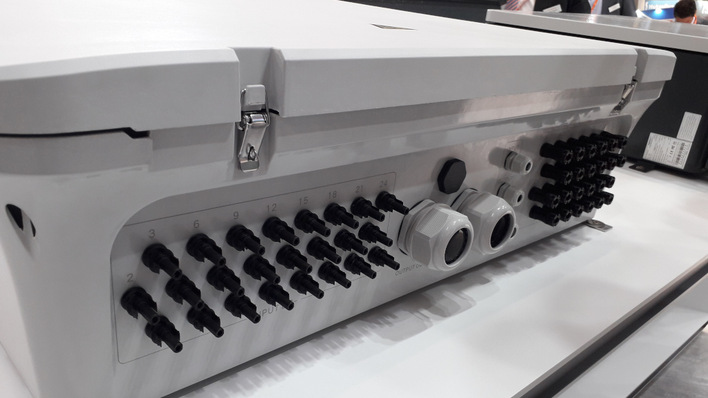 Unser Beitrag zum Shooting: Neuer Umrichter von Sungrow, entdeckt auf der Intersolar 2022 in München.