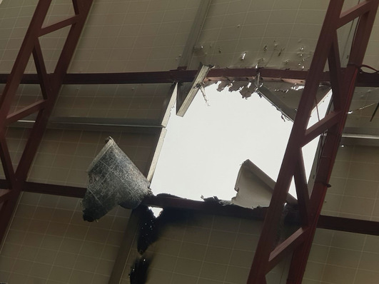 Dieses Foto haben ukrainische Kollegen zur Verfügung gestellt. Es beweist: Der Krieg richtet sich auch gegen die Solarbranche.