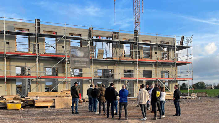 Wachstumsschmerzen bei Schoenergie: Das alte Firmegebäude wurde zu klein. Deshalb baut das Unternehmen jetzt einen neuen Hauptsitz in Föhren.