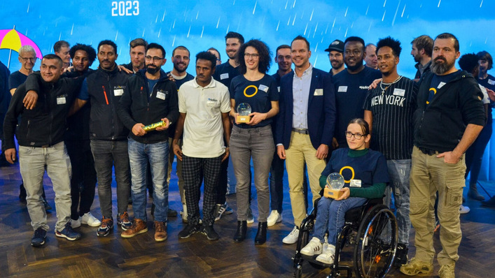 Die Ausbildung von Flüchtlingen zu Solarteuren würdeigt die Jury des Watt D'Or mit einem Sonderpreis.