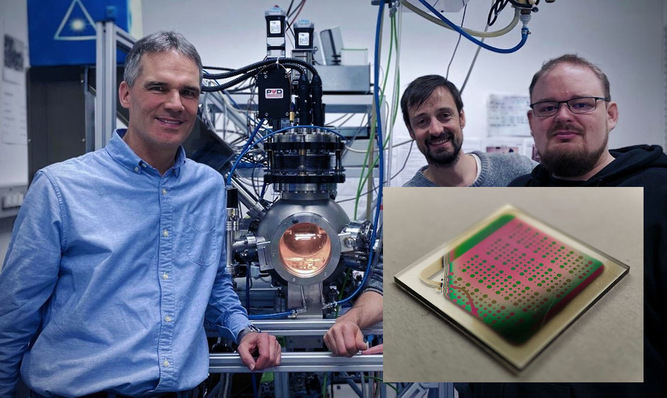 Das Forscherteam in Wien und der Prototyp der ersten Batteriezelle.