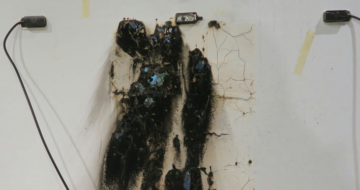 Dieser Brand eines neuen Solarmoduls wurde durch fehlerhafte Kontaktierung der Bypassdiode verursacht.