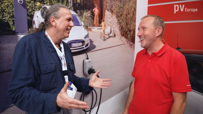 Martin Hackl (rechts) leitet die Solarsparte von Fronius International.
