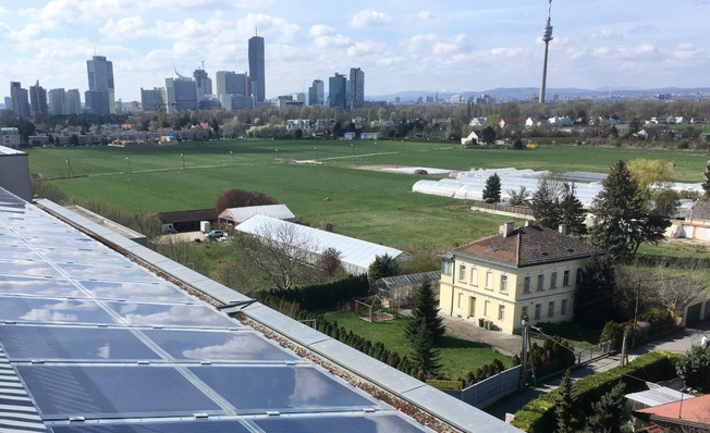 Auf dem Dach des Studentenwohnheims in der Wiener Seestadt wurden gleich zwei Anlagen installiert.