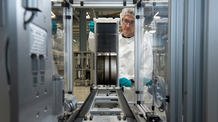 Blick in die Fabrik von Oxford PV in Brandenburg/Havel.