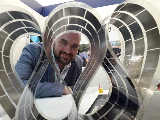 Die französische Firma Solar Cloth präsentierte Solarfolien für Textilien.