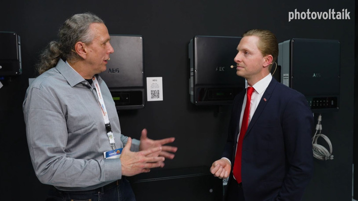 Conny Axel Hulverscheidt (rechts) im Gespräch mit Heiko Schwarzburger, Chefredakteur der photovoltaik.