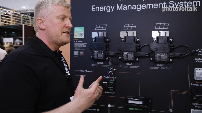 Jan Lengerke erläutert die Neuheiten von Enphase in diesem Jahr.