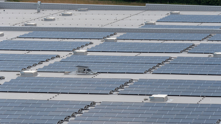 Die erste Anlage baut EHA auf dem Rewe-Logiatikzentrum in Henstedt-Ulzburg.